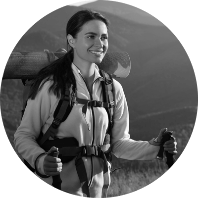 Frau-beim-Wandern-sw